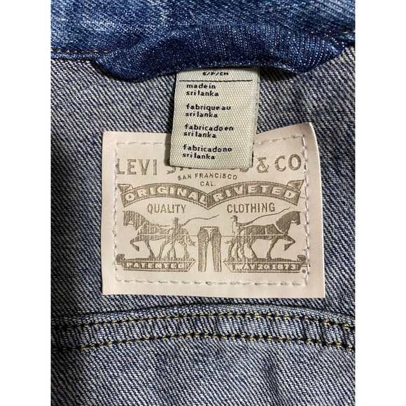 Levi’s Jean Jacket - Picture 11 of 11